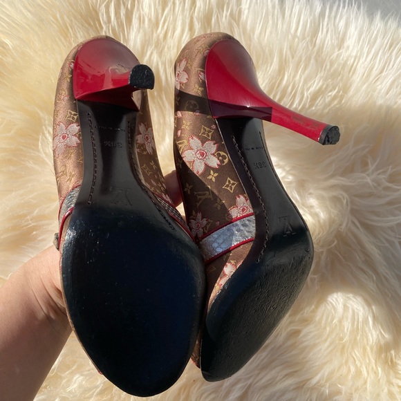 Stunning LUIS VUITTON a classy heels in size 38.5 - Picture 5 of 15